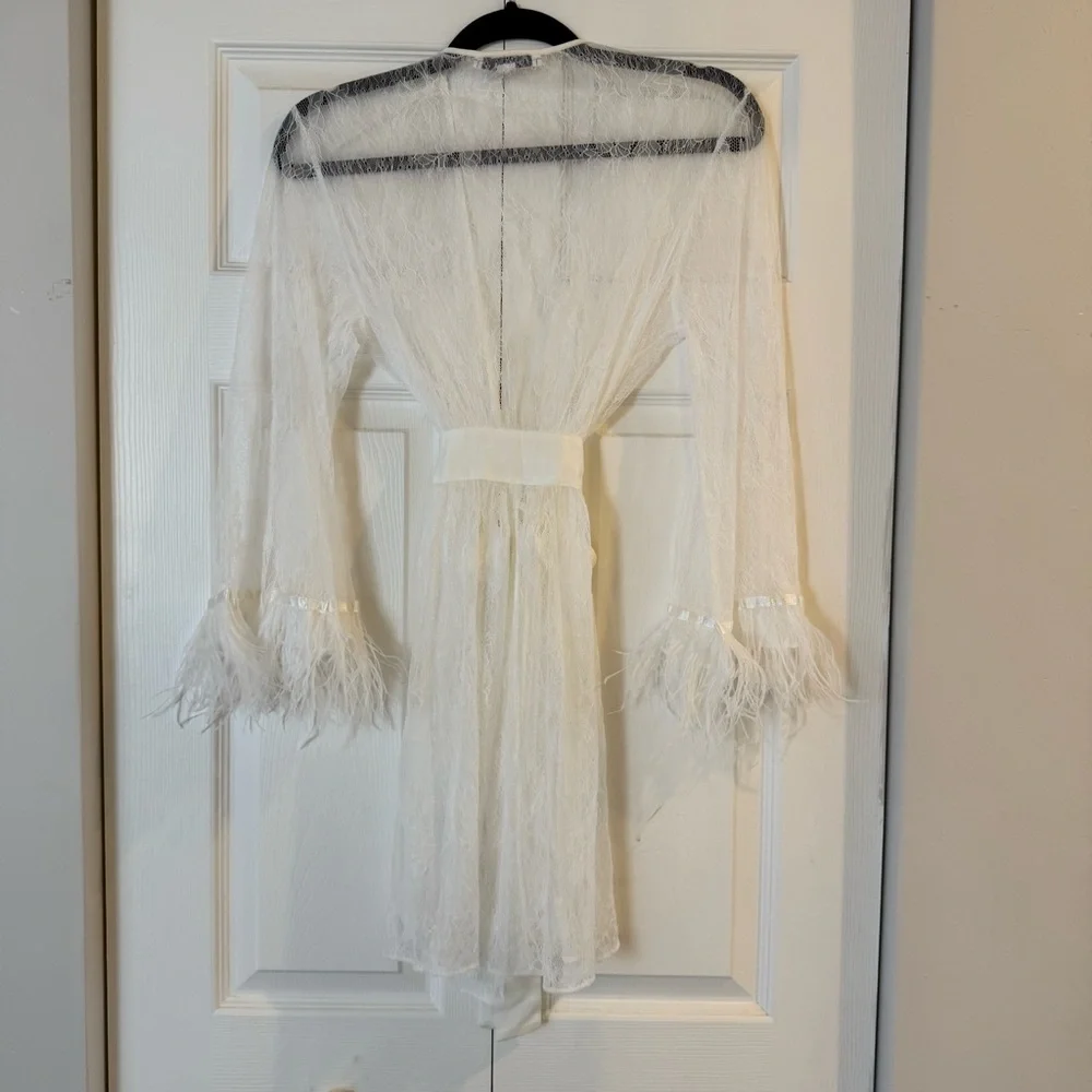 Rya Collection Women’s White Lace Feathered Trim Robe Attached Satin Belt S NWOT - Picture 5 of 11